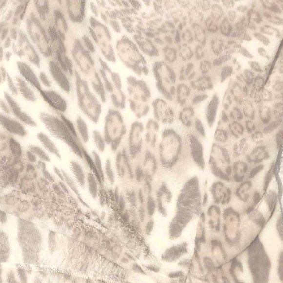 NEW NATORI Women Plush Velour Mixed Jungle Cat Prints Long Sleeve Midi Robe - Picture 4 of 4